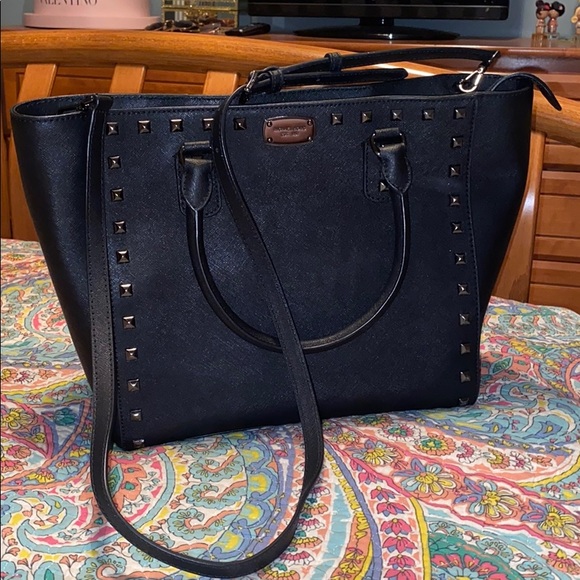 Michael Kors Handbags - BLACK Michael kors bag